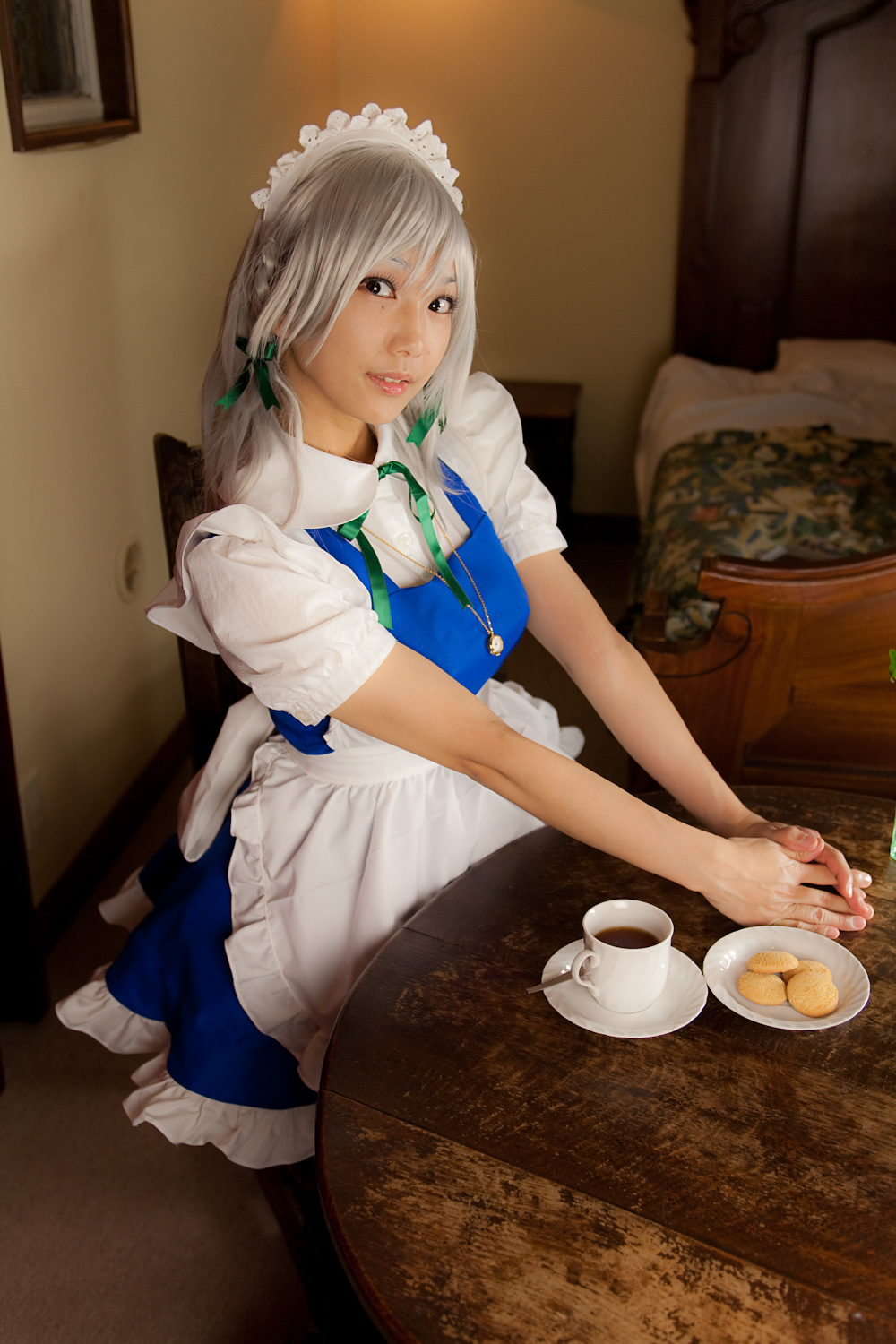cosplay美女套图 c77 Sakuya Izayoi　白丝假发扮相(1)